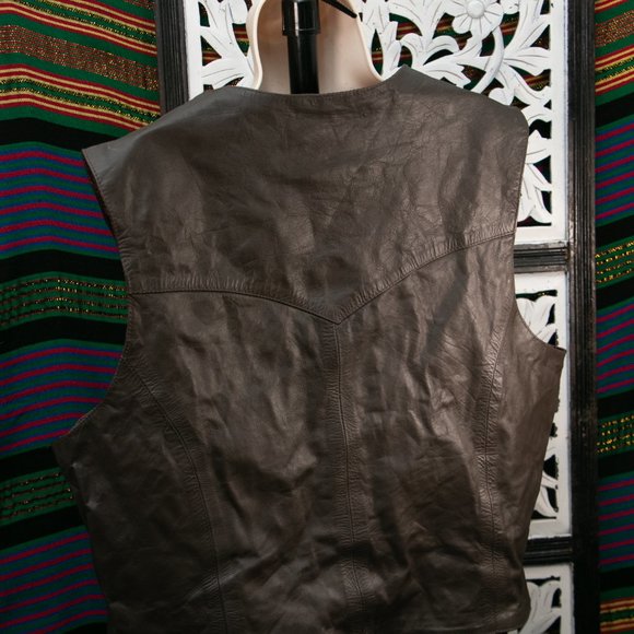 Leather Button up Sleeveless top - Picture 4 of 4